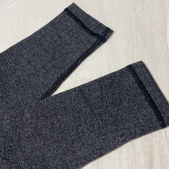 Lululemon high rise align Leggings - Picture 3 of 6